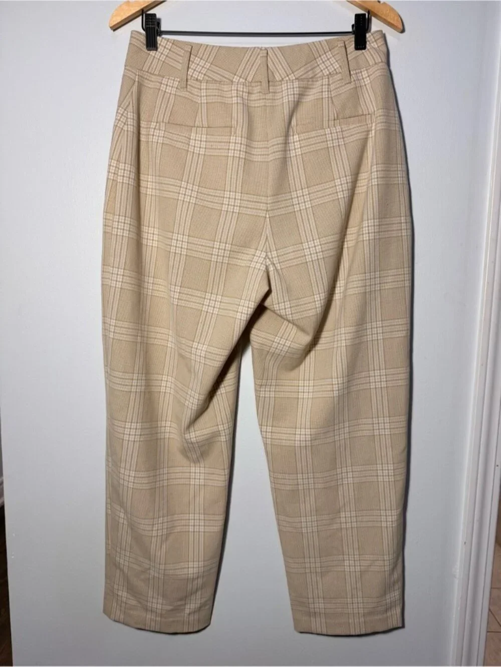 Aritzia Straight Leg Plaid Pants in Beige and Cream size 10 - Picture 4 of 8
